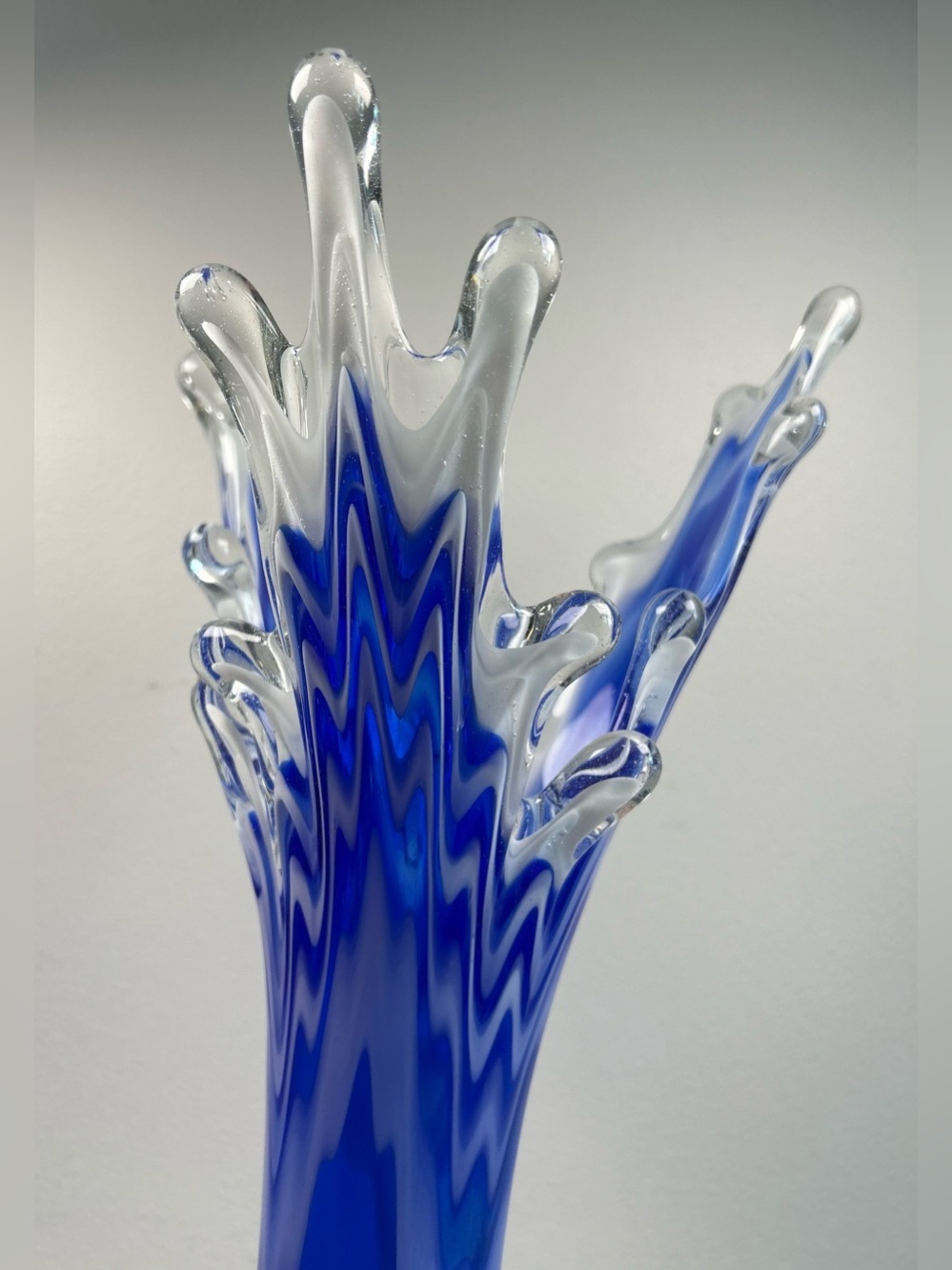 Murano Cobalt Blue & White Splash Vase Vintage 15’ Frozen Leaf Look Great Cond! - Picture 9 of 12